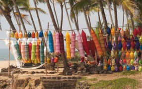 Яркие украшения в Анджуне