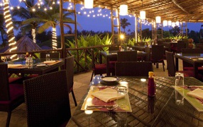 Вечерний отдых в ресторане в Варке