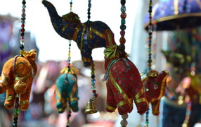 Товары на рынке в Анджуне