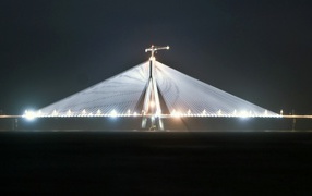 Ночной вид на мост в Мумбае