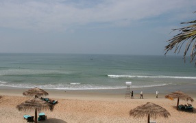 Отдых на пляже в Бенаулиме