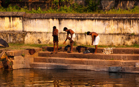 Жители Варкалы собираются искупаться