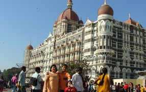 Уличная суета в Мумбае