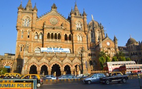 Уличная суета в Мумбай