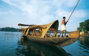 Tourist boat in Alapuzha