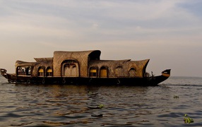 Unusual boats in Alapuzha