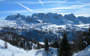 Альпы на горнолыжном курорте Мадонна ди Кампильо, Италия