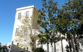 Старинная башня в Лоано, Италия