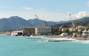 Осенний отдых на курорте в Пьетра Лигуре, Италия