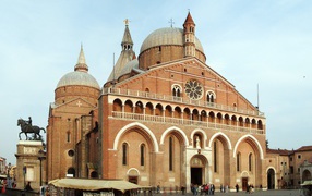 Базилика Ди Сан Антонио в Падуе, Италия