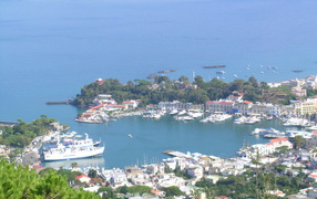 Бухта на острове Искья, Италия