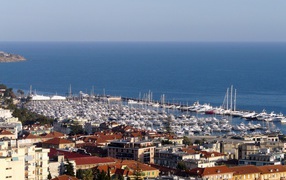 Лодки у побережья в Сан Ремо, Италия