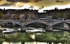 Bridge over the river in Rome