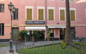 Кафе Моцарт на курорте Алассио, Италия