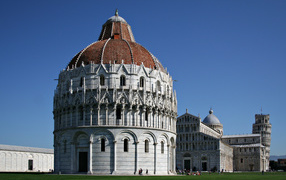 Кампо деи Мираколи в Пизе, Италия