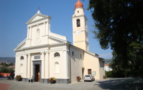 Церковь на курорте Сан Бартоломео Аль Маре, Италия