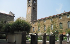 Башня с часами в Бергамо, Италия
