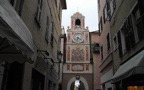 Башня с часами в Лоано, Италия