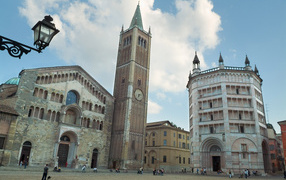 Башня с часами в Парме, Италия