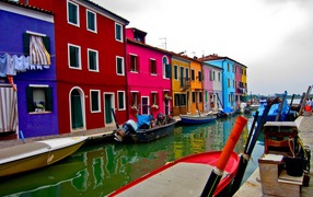 Разноцветные дома на острове Мурано, Италия