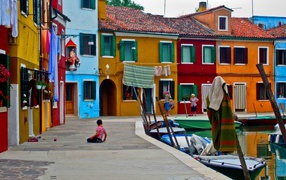 Красочные дома на острове Мурано, Италия