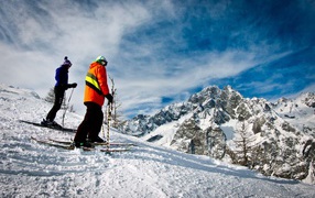 Спуск на лыжах на горнолыжном курорте Курмайор, Италия
