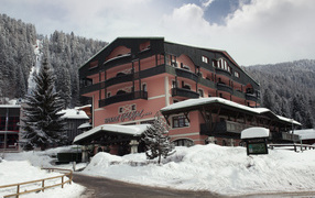 Отель Спинале на горнолыжном курорте Мадонна ди Кампильо, Италия