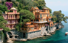 Дома на набережной в Генуе, Италия