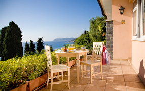 Дом с видом на море на курорте Алассио, Италия