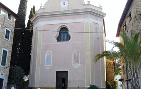 Дом с часам на курорте Бордигера, Италия