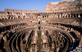 Внутри Колизея в Риме