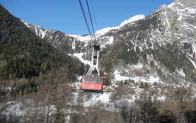 Подъемник на горнолыжном курорте Курмайор, Италия