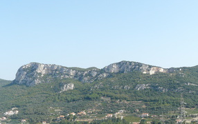 Горный пейзаж на курорте Финале Лигуре, Италия