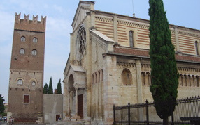 Старинный собор в Вероне, Италия
