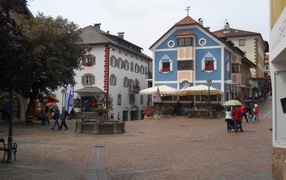 Старинные дома на курорте Ортизей, Италия