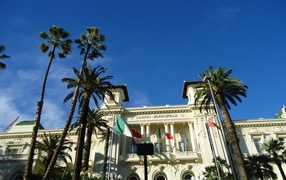 Пальмы у казино в Сан Ремо, Италия