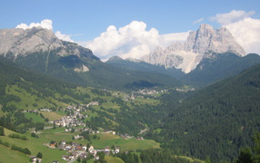 Горнолыжный курорт Сельва летом, Италия