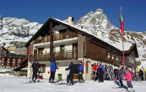 Горнолыжная база на курорте Червиния, Италия