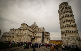Площадь перед собором в Пизе, Италия