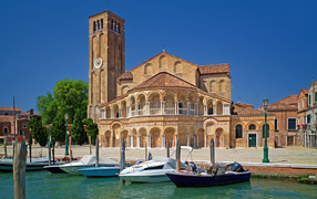 Базилика святой Марии на острове Мурано, Италия