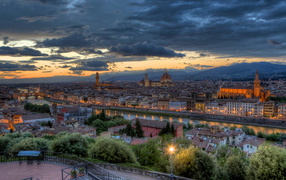 Закат солнца во Флоренции, Италия
