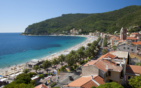 Пляж на курорте Ноли, Италия