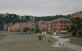 Пляж на курорте Челле Лигуре, Италия