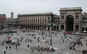 Центральная площадь в Милане, Италия