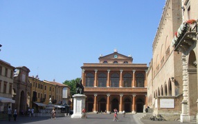 Главная площадь на курорте в Римини, Италия