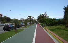 Дорога у берега моря на курорте Форте дей Марми, Италия