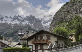 Городские дома на горнолыжном курорте Курмайор, Италия