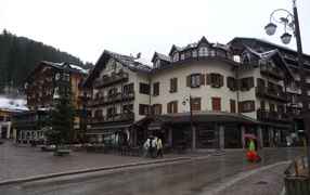 Городские дома на горнолыжном курорте Мадонна ди Кампильо, Италия