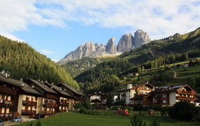 Городские дома на горнолыжном курорте Валь-Ди-Фасса, Италия