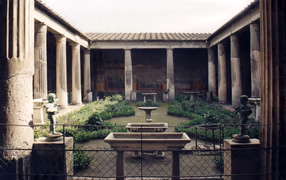 Двор дома в Помпеях, Италия